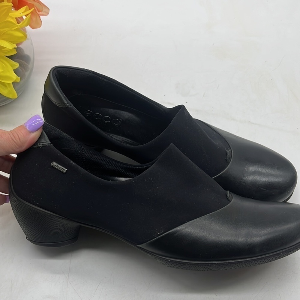 Ecco Black Leather Goretex Stretchy Low Heels Size 39. BHE3563